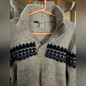 GAP Men Turtle Neck Botton Collar Sweater size XL European Fit.